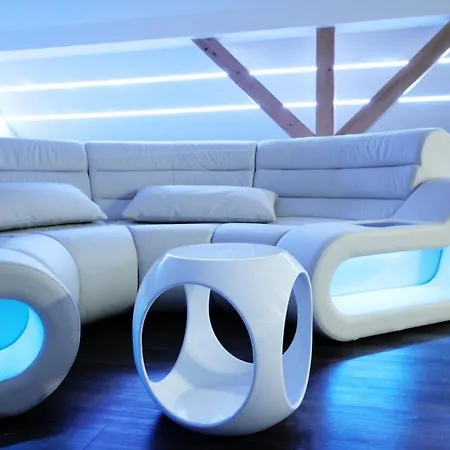 Space Loft Wohndesign Mit 2 Schlafzimmern L 450m Bis Uni דירה *