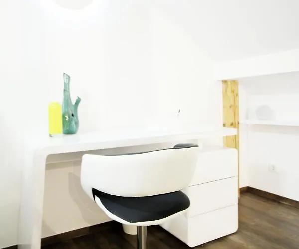 Space Loft Wohndesign Mit 2 Schlafzimmern L 450m Bis Uni דירה *