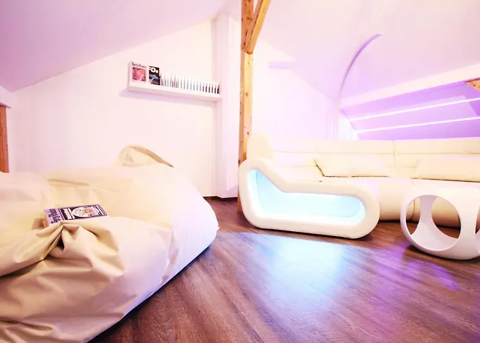 Space Loft Wohndesign Mit 2 Schlafzimmern L 450m Bis Uni דירה *